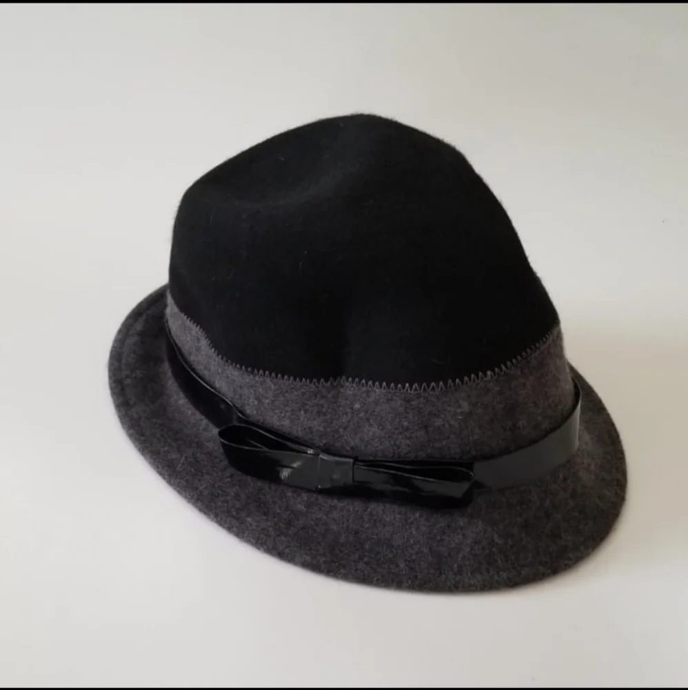 Cynthia Rowley Black Gray Tiered Wool Hat Cool Weather Church Everyday Elegance